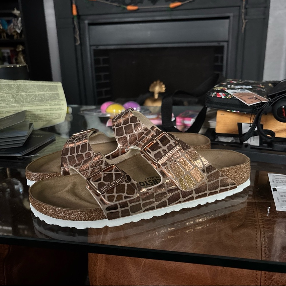 Brown Crocodile Pattern Sandals